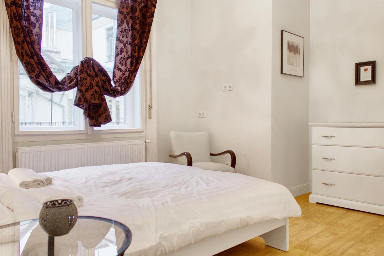 Appartamento 4Br , 3Bhr With Ac At The Opera Budapest Esterno foto