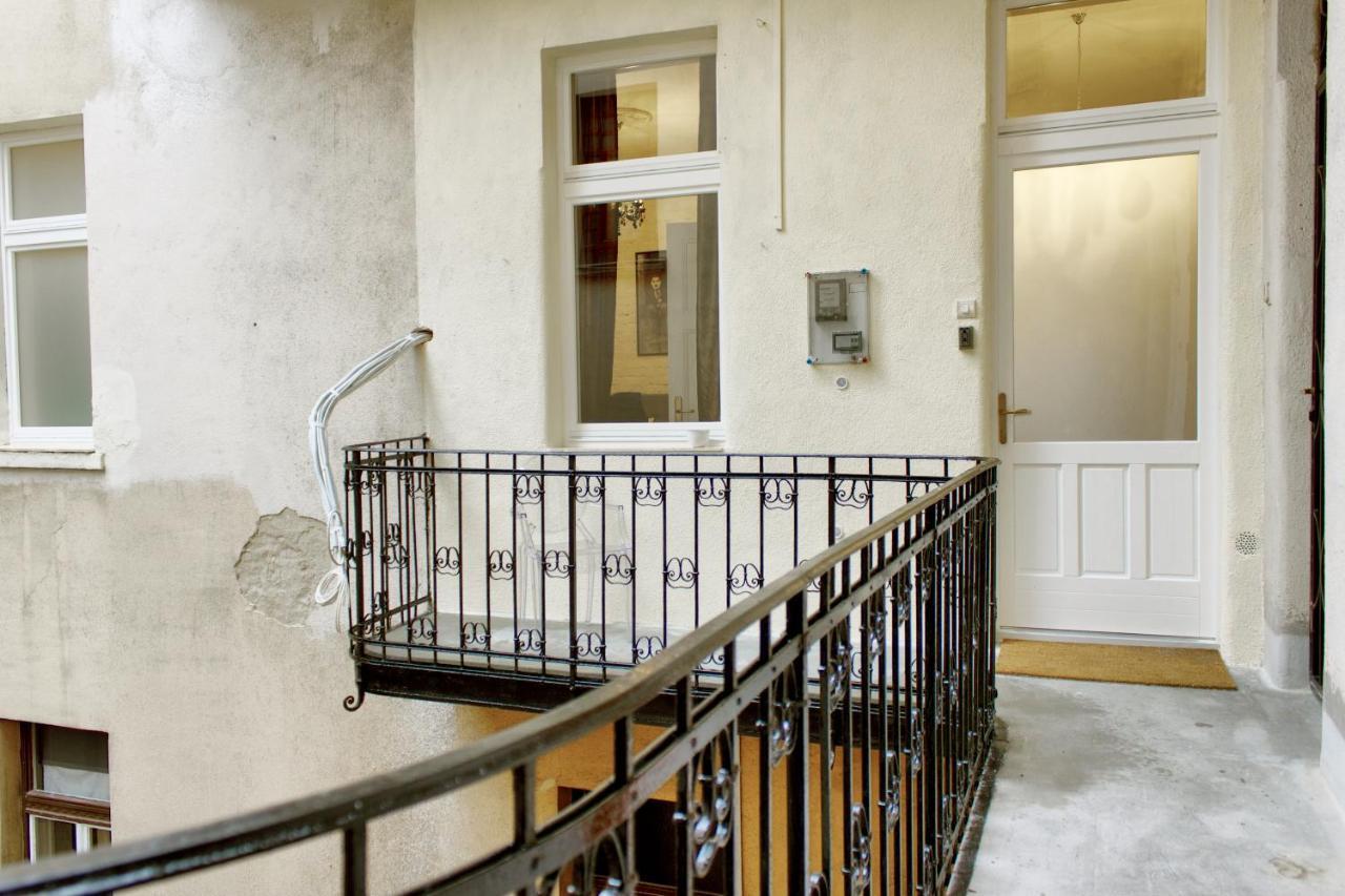 Appartamento 4Br , 3Bhr With Ac At The Opera Budapest Esterno foto
