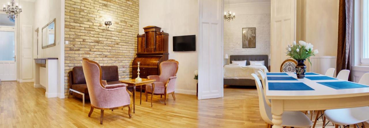 Appartamento 4Br , 3Bhr With Ac At The Opera Budapest Esterno foto