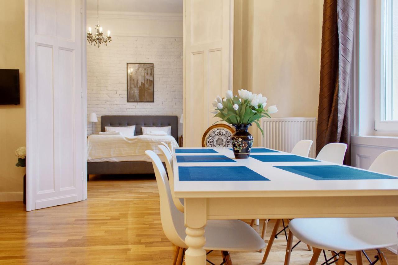 Appartamento 4Br , 3Bhr With Ac At The Opera Budapest Esterno foto