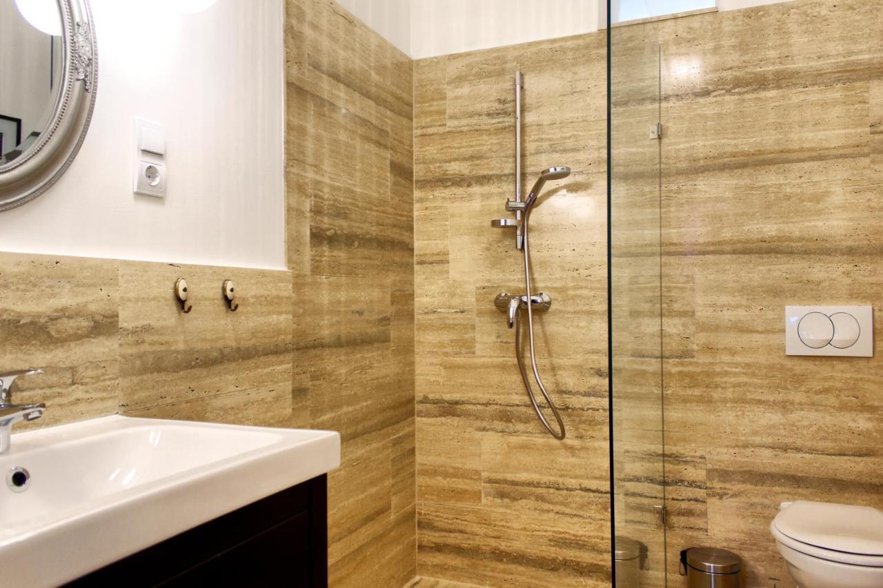 Appartamento 4Br , 3Bhr With Ac At The Opera Budapest Esterno foto